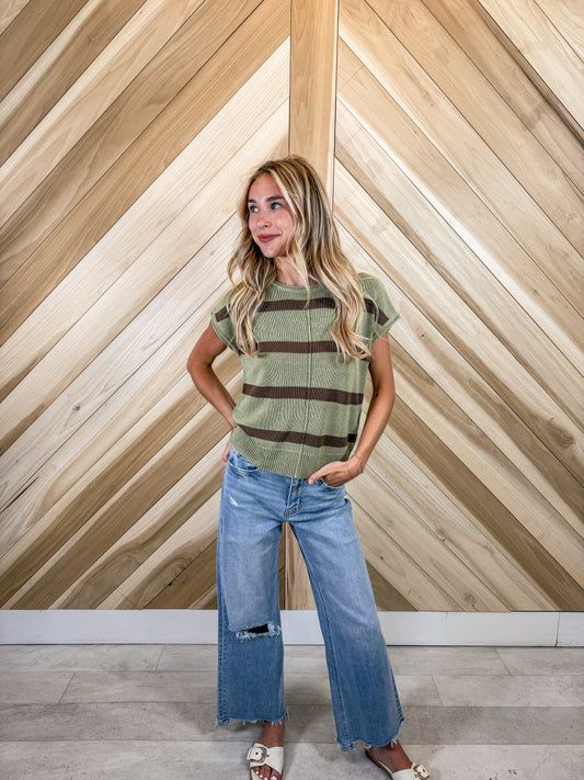 Front Seam Sleeveless Sweater