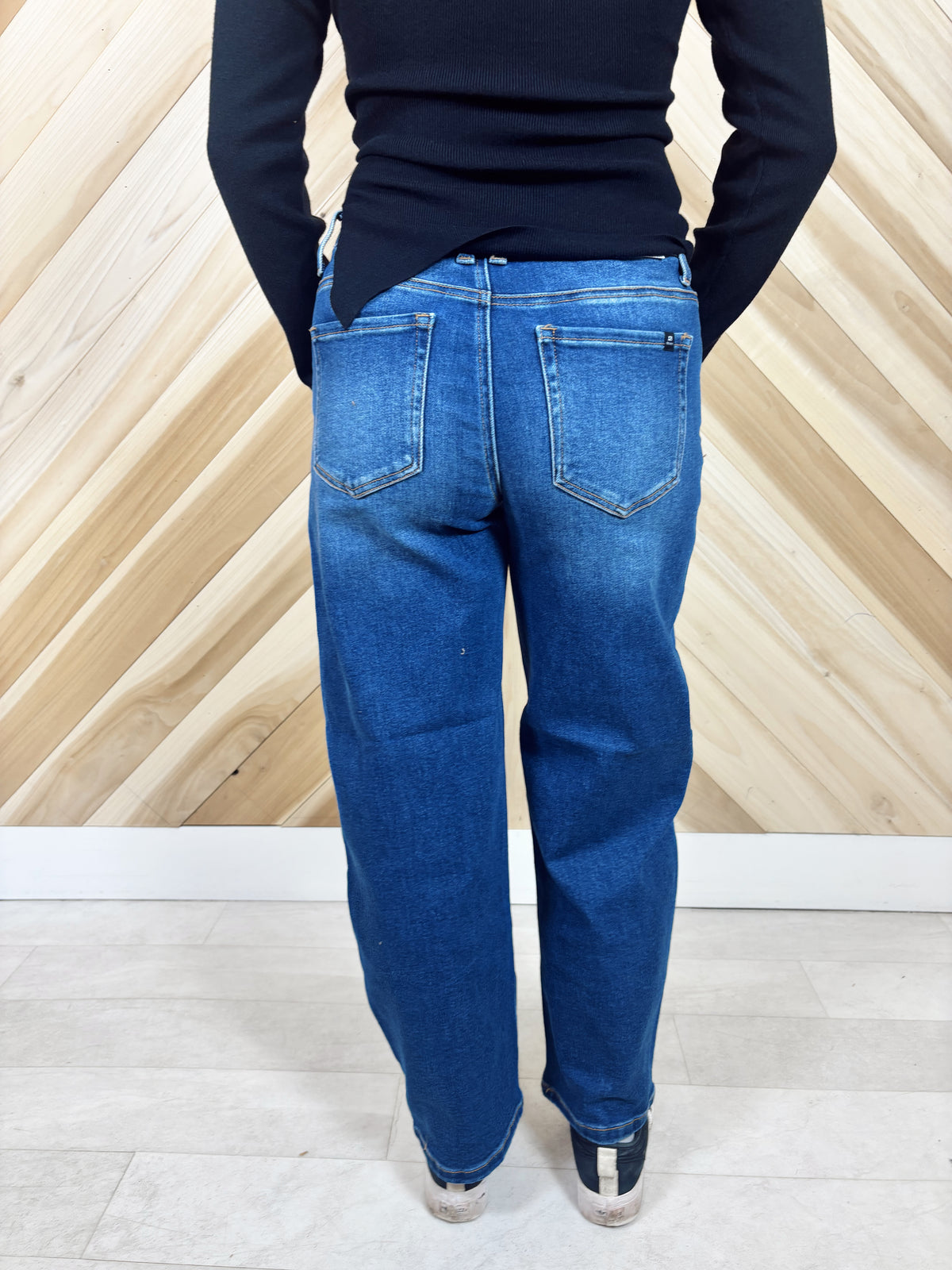 Mid Rise Ankle Barrel Jeans