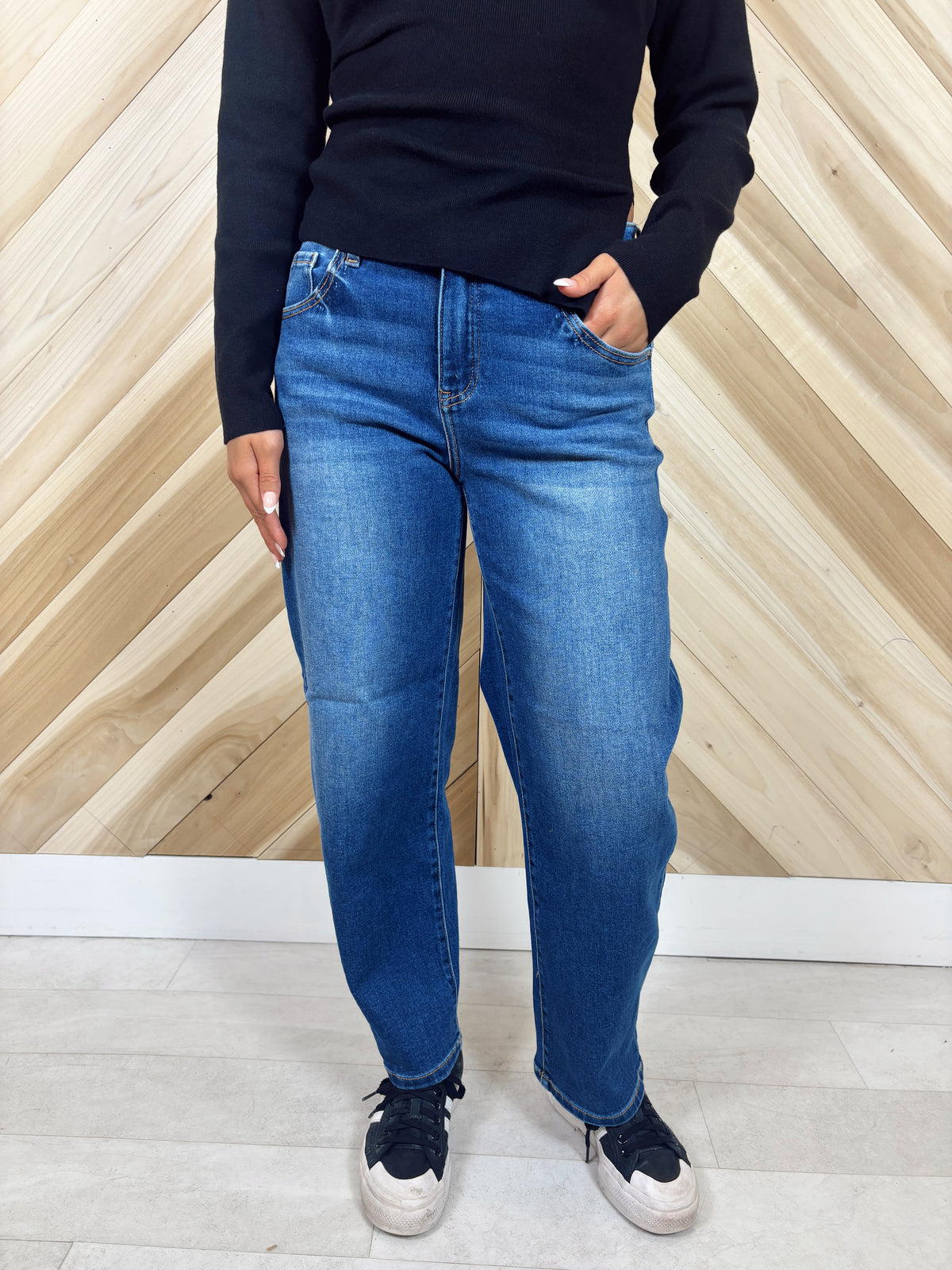 Mid Rise Ankle Barrel Jeans